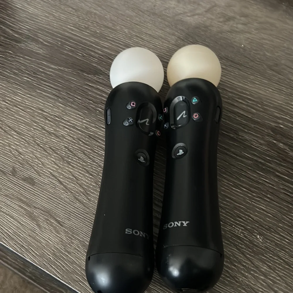 COPY - Ps4 vr headset comes with all parts except the camera. Doesn’t have box.